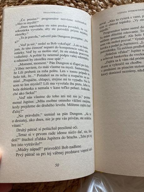 Traja pátrači záhada internetového upíra (2010), 