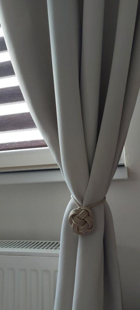 Zatemňovacie závesy,