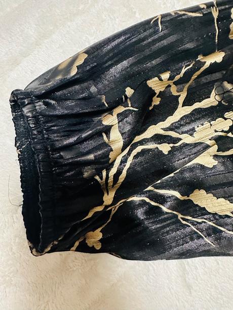 Nádherné čiernozlaté šaty zn. magenta, m / s