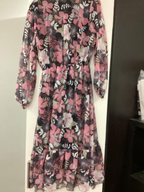 Krásne šaty, dole volány, l