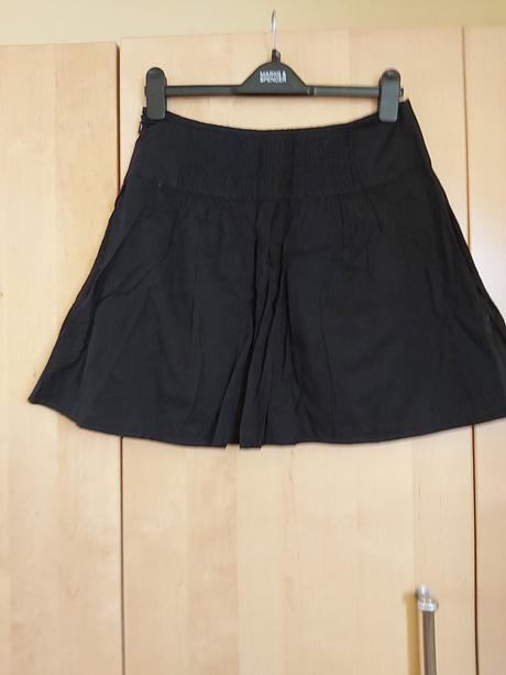 Dámska čierna sukňa č.m, m