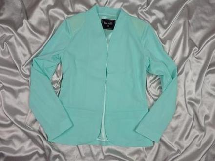 Kvalitné bledozelené sako, s