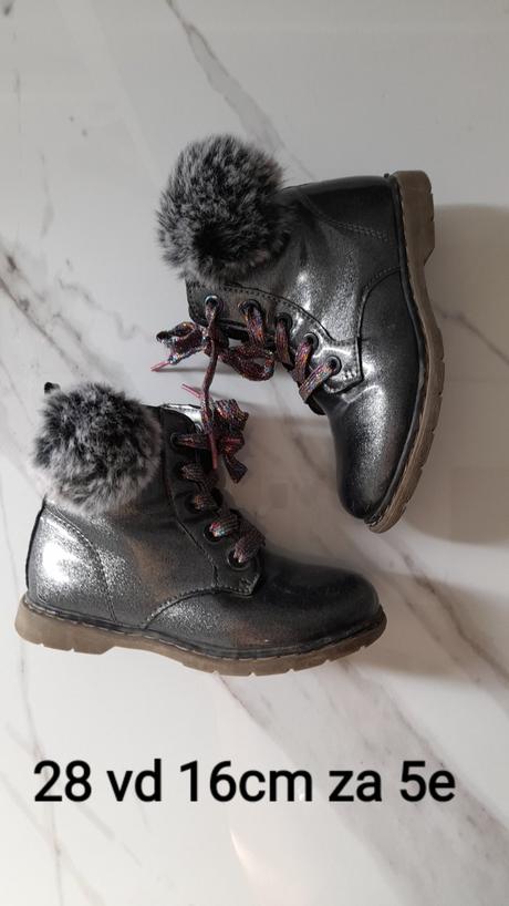 Jarne topanocky darujem, 28