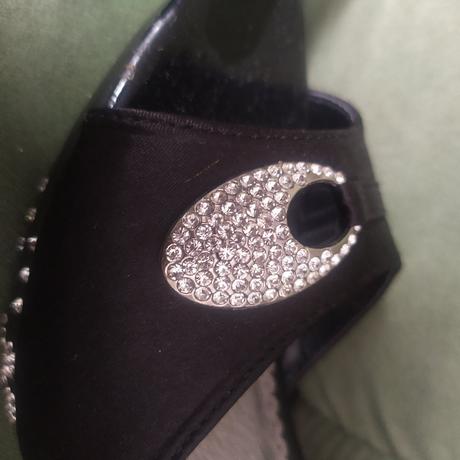 Sandálky s krištálikmi, 40