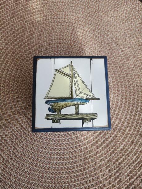 Krabička s motívom loďky, 