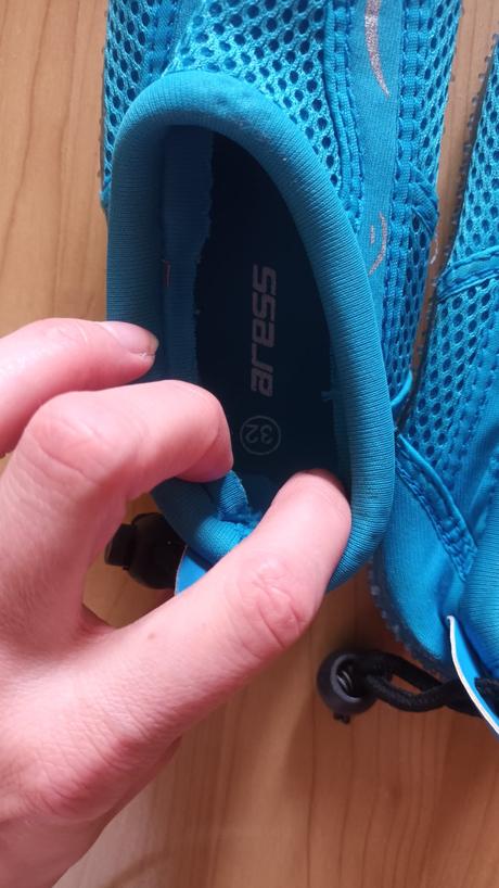 Topánky do vody, 32