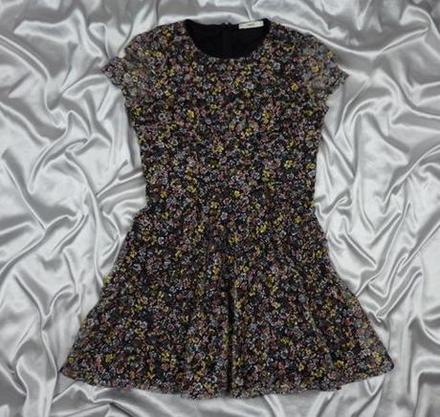 Kvalitné čipkované šaty, m