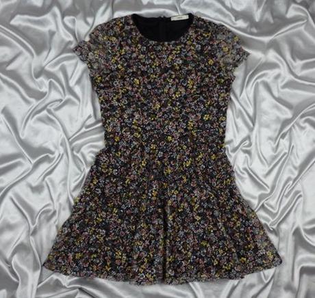 Kvalitné čipkované šaty, m