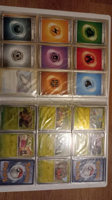 Predám albumu z pokemon kartami, 