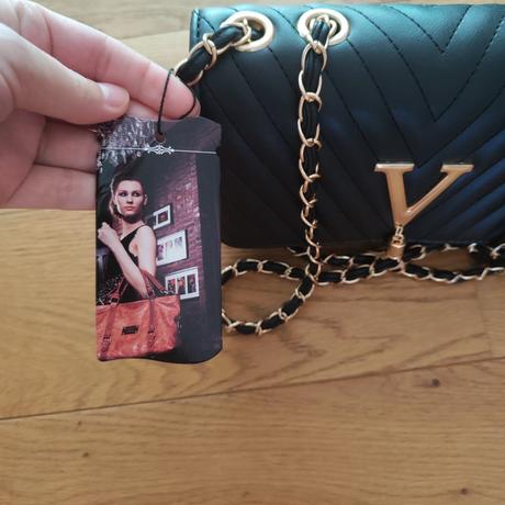 Prešívaná kabelka s retiazkovým ramienkom,