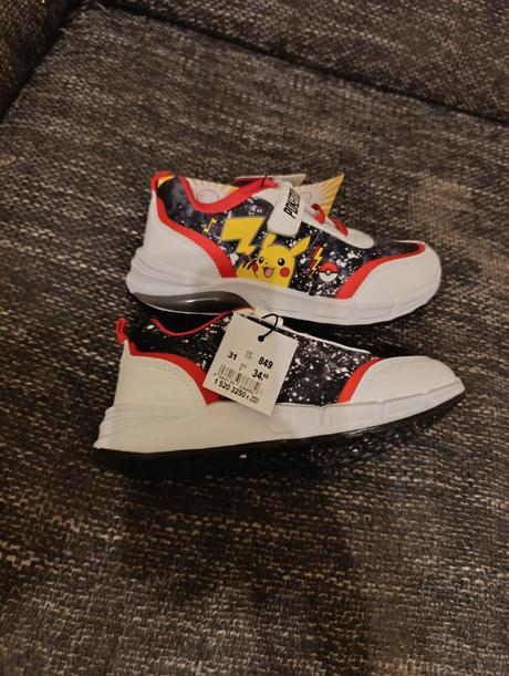 Pokémon pikachu tenisky, 31