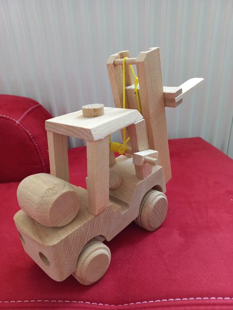 Dreveny vysokozdvizny vozik, 