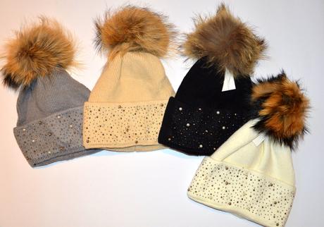 Čiapočka s pravým jemným brmbolcom,