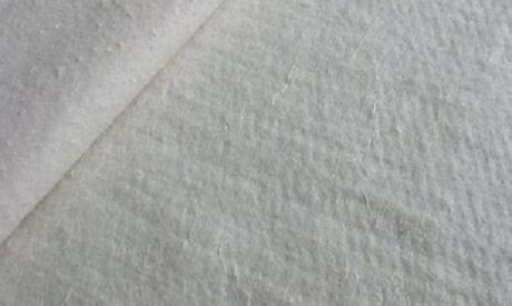 Vatelín biely prešívaný, 