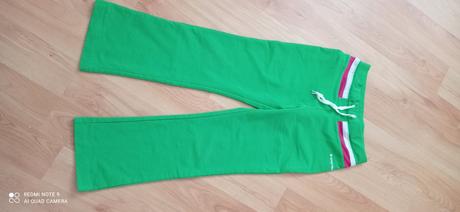 Dievčenské tepláky, 134