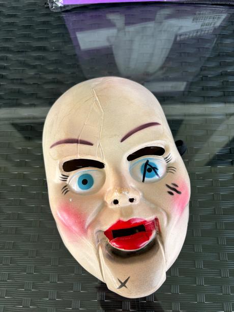 Halloween bábika anabel, 