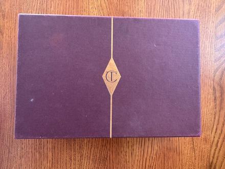 Krabička charlotte tilbury,