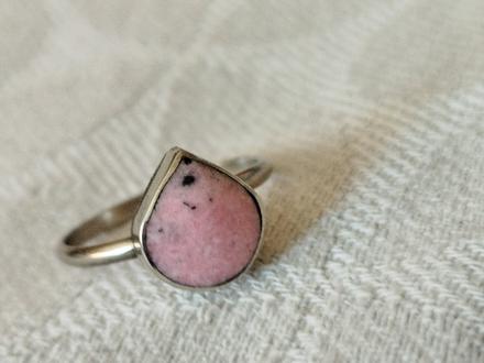 Prsteň s rodonitom, 