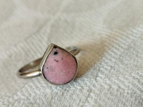 Prsteň s rodonitom,