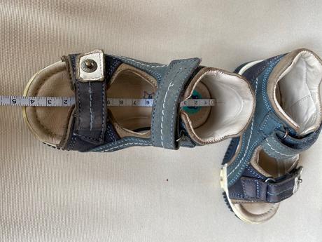 Sandálky, lasocki,21