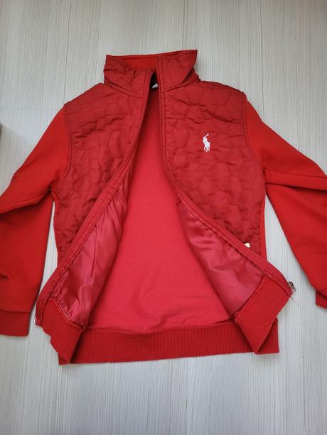 Červená mikina, 140