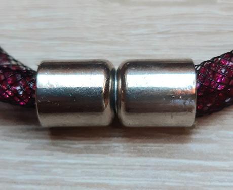 Zaujímavý magnetický náramok,