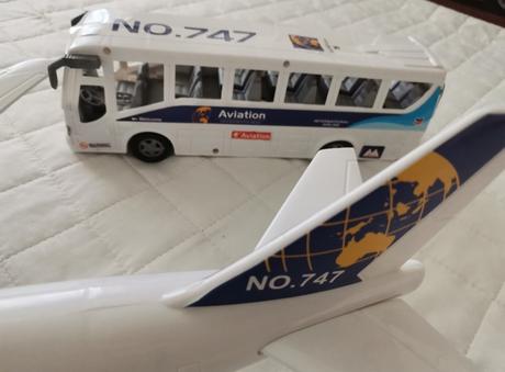 Uz len - lietadlo a maketa reflektor, 