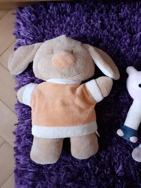 Hracia deka s rôznymi hračkami,