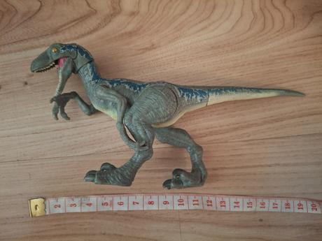 Velociraptor blue jurský svet,