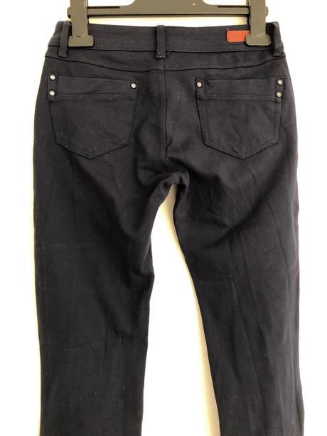 Legínové nohavice, 36