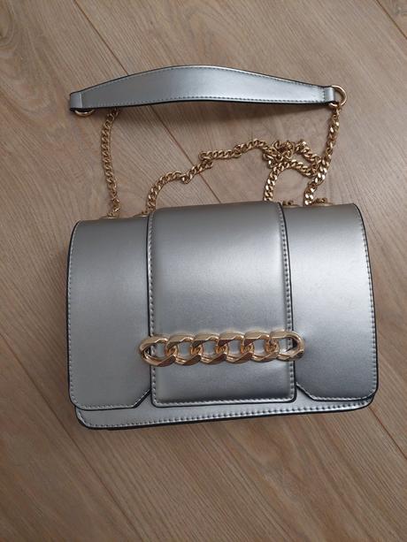 Strieborná kabelka, 