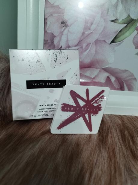 Fenty cheeks - púdrová licenka, 