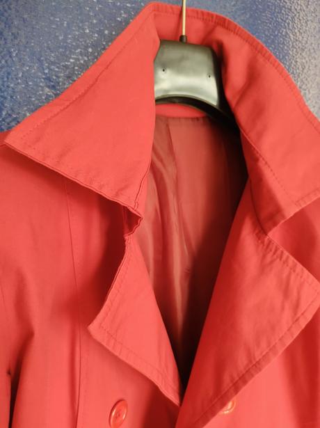 Červený krátky trenčkot, l