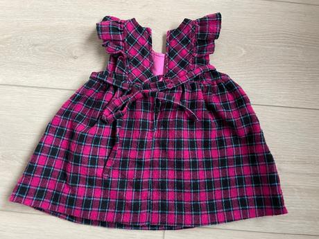 Kárované šaty, 80