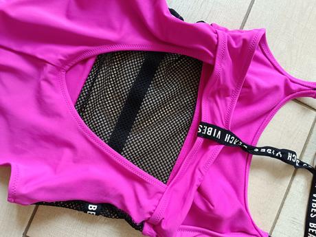 Cyklámenove plavky, s