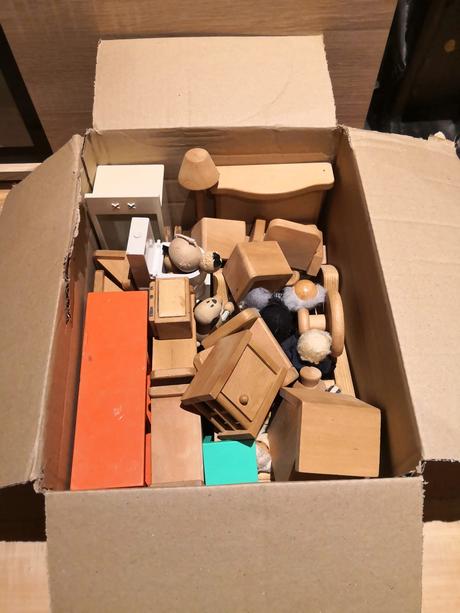 Dreveny nabytok pre babiky + auticko,