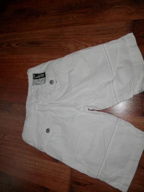 Kraťasky, kenvelo,110