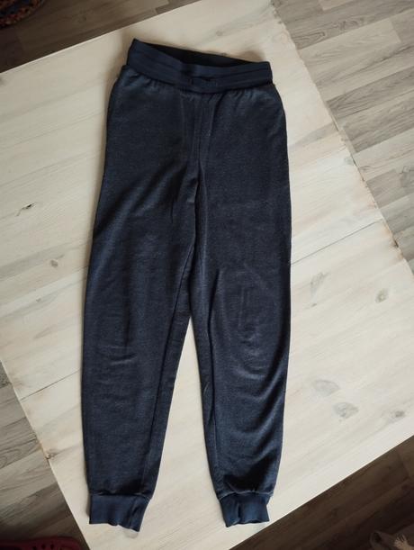 Tepláky a tričko spolu, 122–134