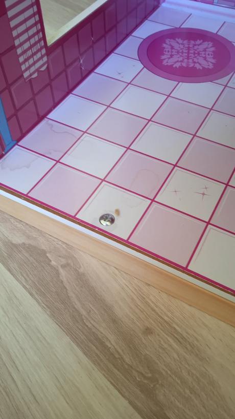 Drevený domček pre bábiky, 