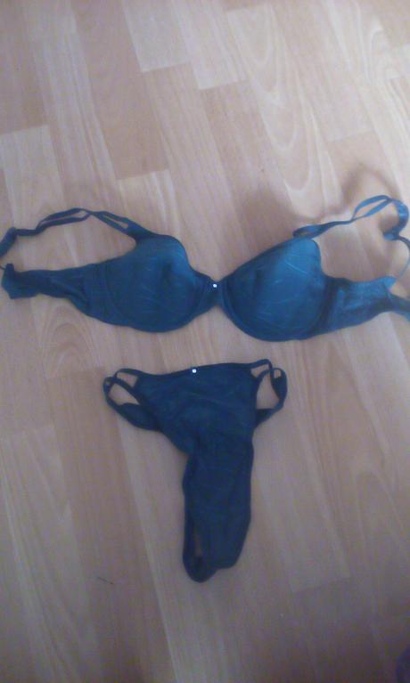 Tmavozelena súprava, 75a