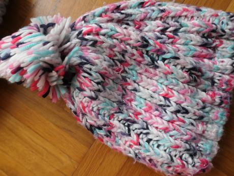 Rozne dievcenske,kvalitne,pekne ciapky, next,s