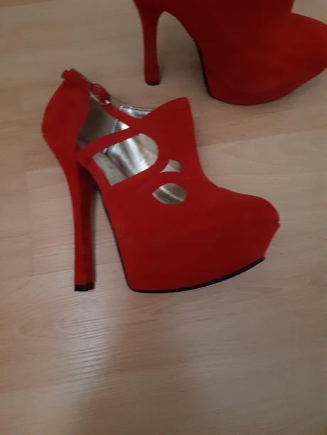 Extravagantne topanky, 36