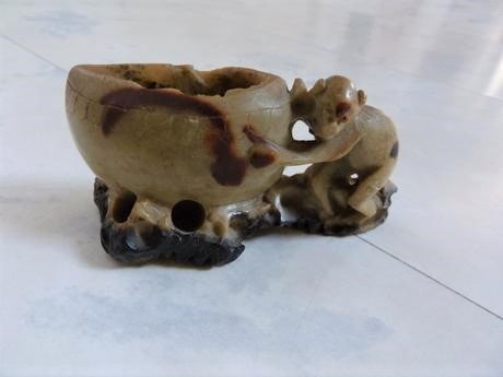 Stará kameninová socha, 