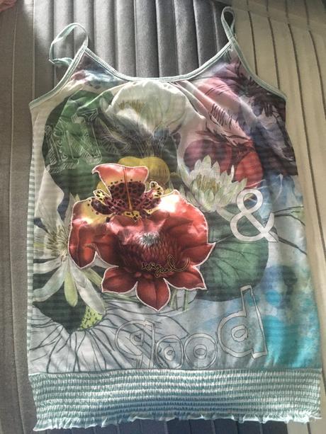 Tielko zn.desigual, desigual,s