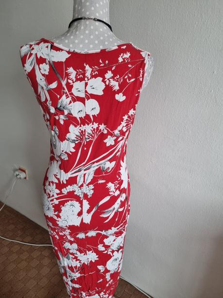 Červeno-biele elastické šaty chantall veľ. 40, chantall,40