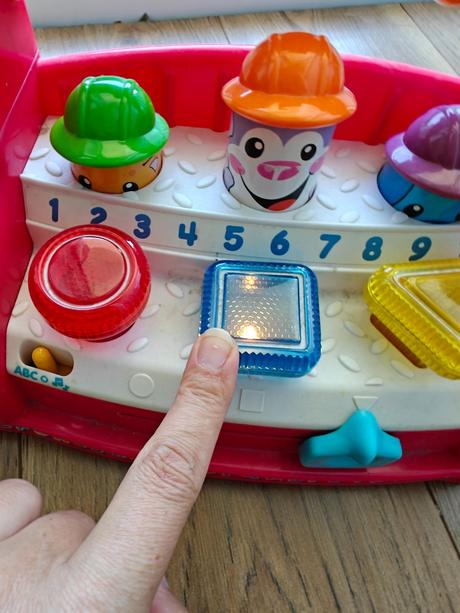 Fisher price hračka v maďarčine,