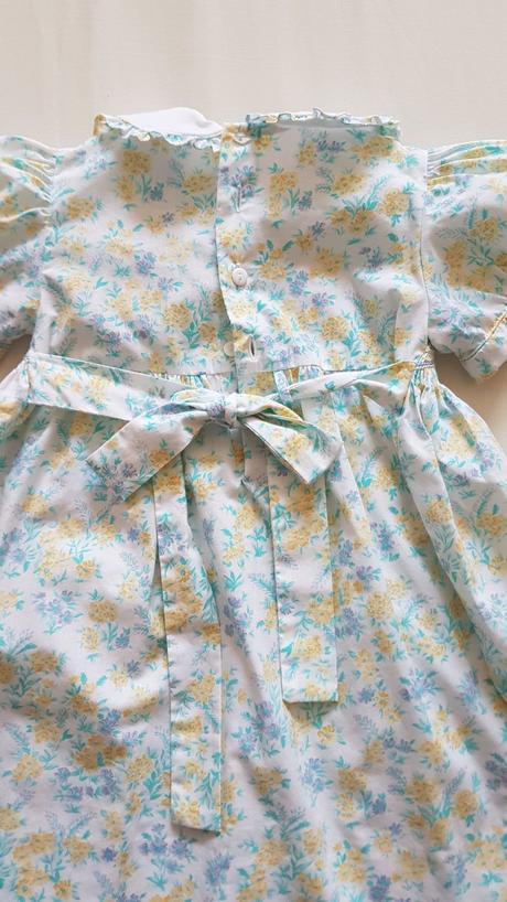 Predám dievčenské šaty, 98