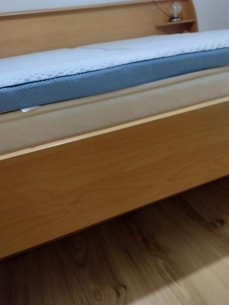 Predám manželskú posteľ rošty madrace 4ks a stálne, 