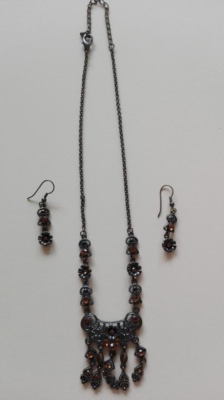 Náhrdelník a náušnice, 