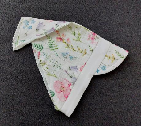 Mušelinová šatka zo šiltom, <50 - 52